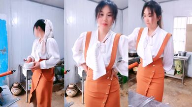 良家人妻下海，【喵一样的女人】田园摘菜，真空丝袜包臀，上得了厨房，下得了厅堂，去得了田园！ (8)